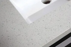 Quartz-resin agglomerates